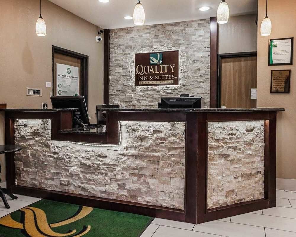QUALITY INN & SUITES DES MOINES AIRPORT