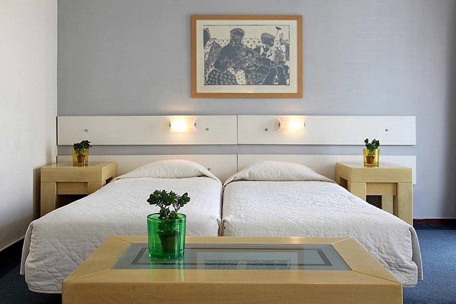 DORIAN INN HOTEL