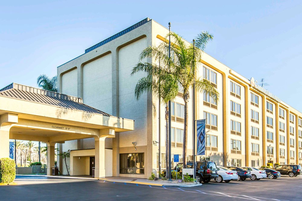 COMFORT INN & SUITES ANAHEIM