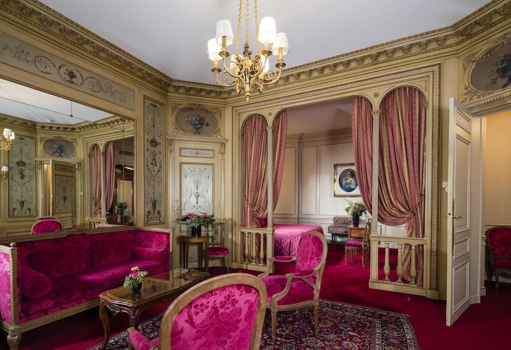RAPHAEL HOTEL photo 2