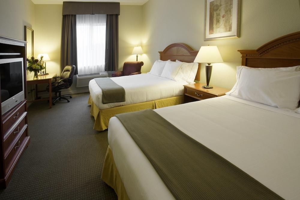 HOLIDAY INN EXPRESS SUITES GANANOQUE photo 2