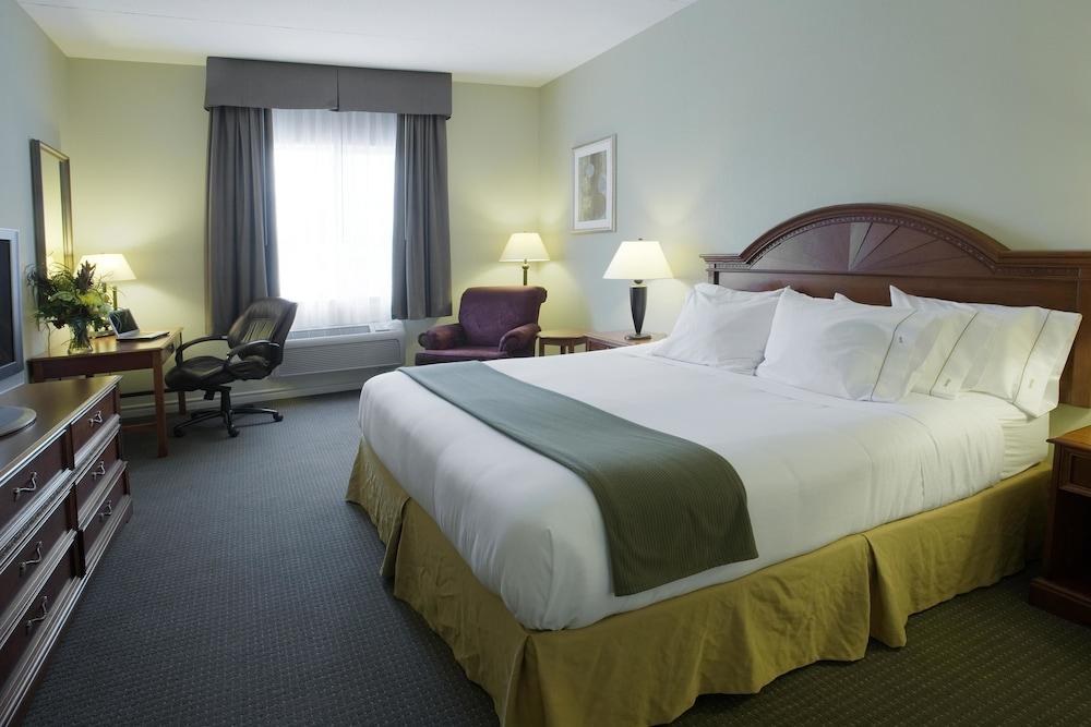 HOLIDAY INN EXPRESS SUITES GANANOQUE photo 4