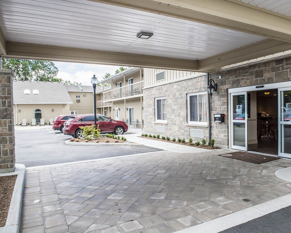 COMFORT INN & SUITES THOUSAND ISLAND HARBOUR DISTRICT