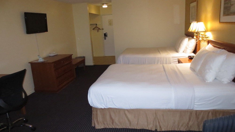 Super 8 by Wyndham Gananoque Country Squire Resort