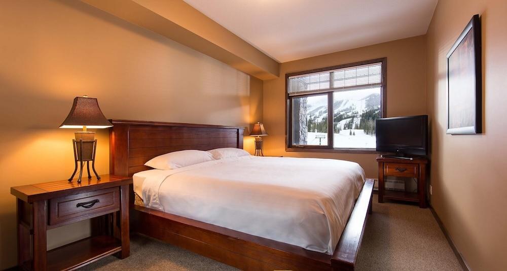 GLACIER MOUNTAINEER LODGE AT KICKING HORSE photo 2