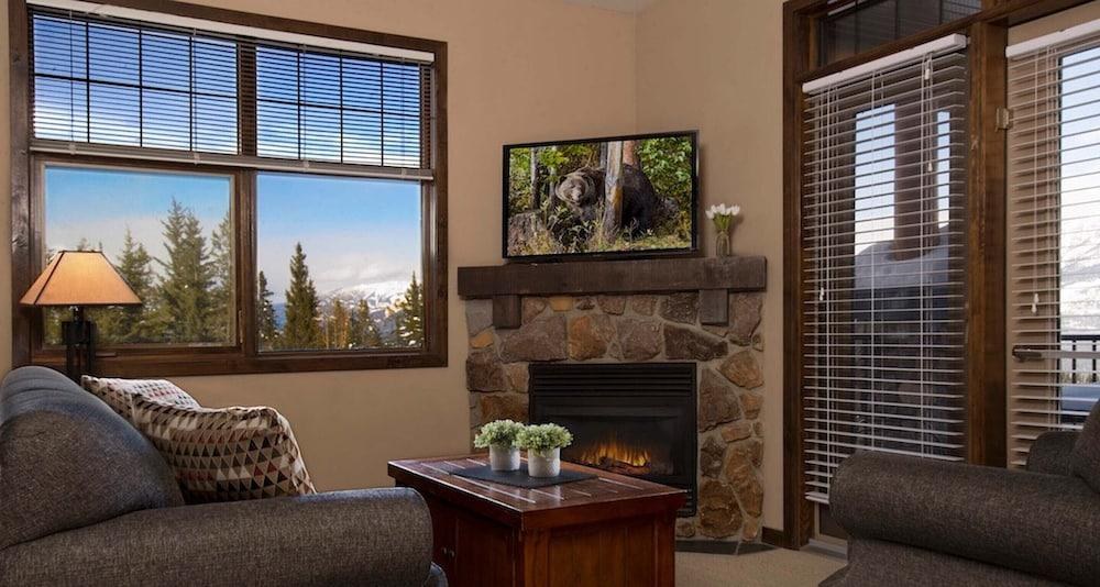 GLACIER MOUNTAINEER LODGE AT KICKING HORSE photo 3