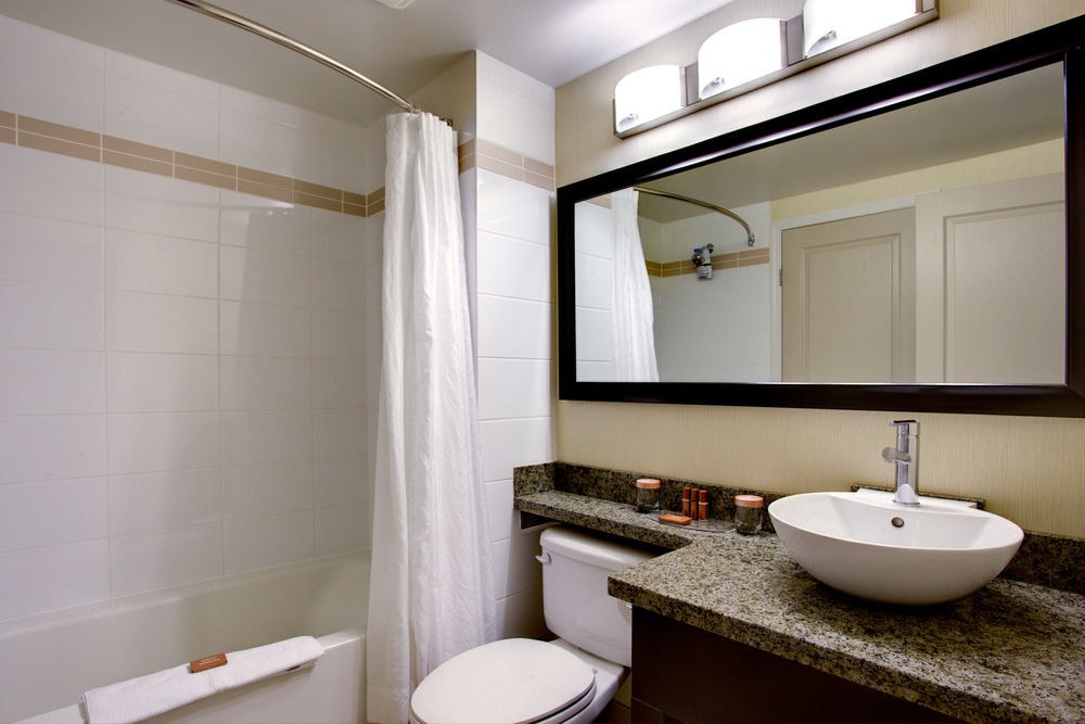 Sandman Hotels & Suites Calgary West photo 1