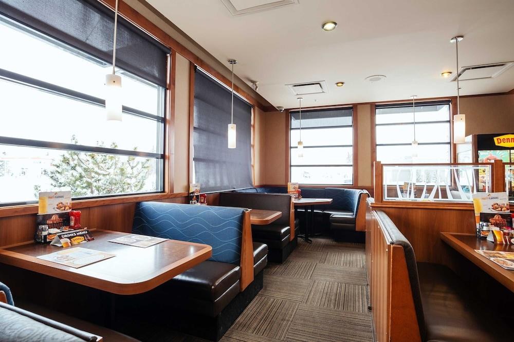 Sandman Hotels & Suites Calgary West photo 3