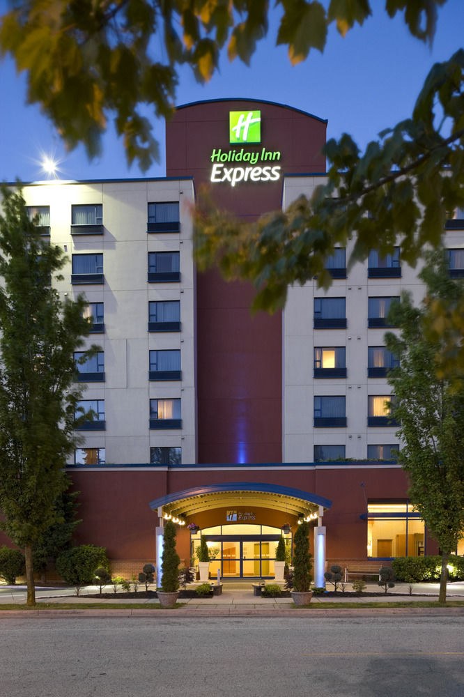HOLIDAY INN EXPRESS VANCOUVER AIRPORT