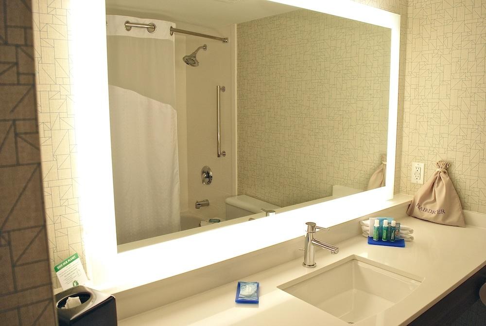 HOLIDAY INN EXPRESS VANCOUVER AIRPORT photo 4