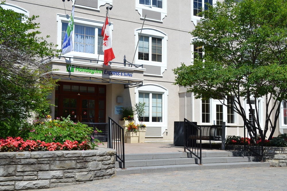 HOLIDAY INN EXPRESS & SUITES TREMBLANT