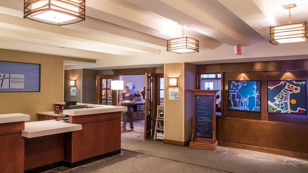 HOLIDAY INN EXPRESS & SUITES TREMBLANT photo 4