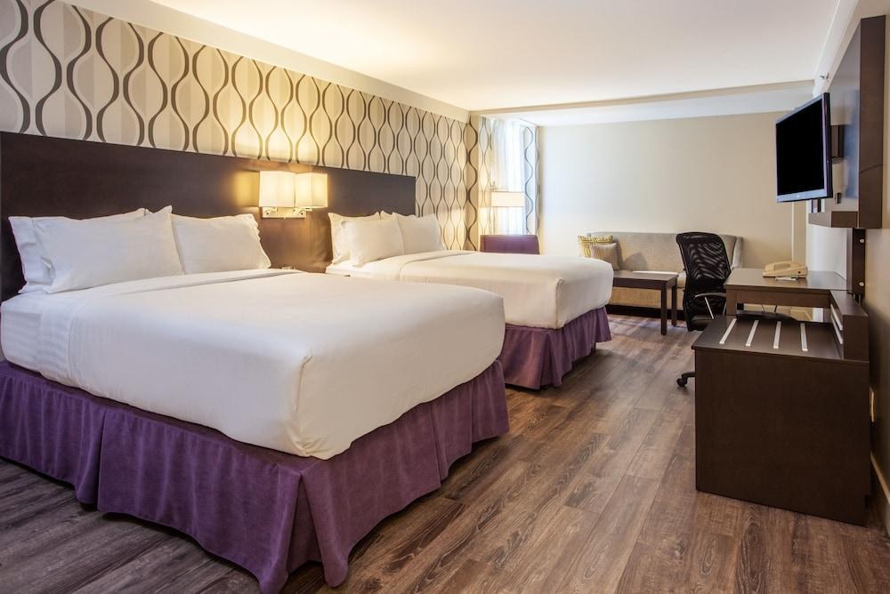 HOLIDAY INN TORONTO INTERNATIONAL AIRPORT photo 2