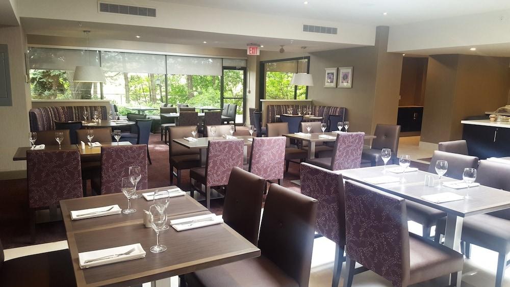 HOLIDAY INN TORONTO INTERNATIONAL AIRPORT photo 3
