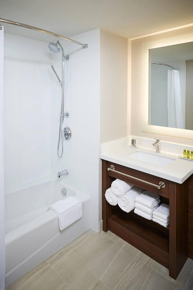 Delta Hotels by Marriott Toronto Mississauga photo 4