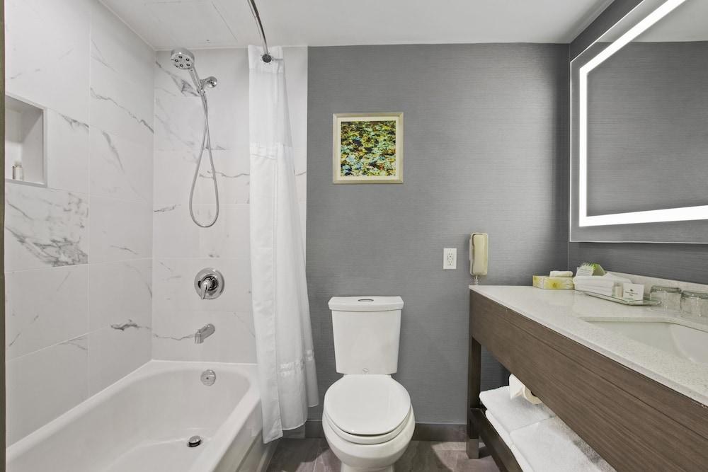 Best Western Premier Calgary Plaza Hotel & Conference Centre photo 2
