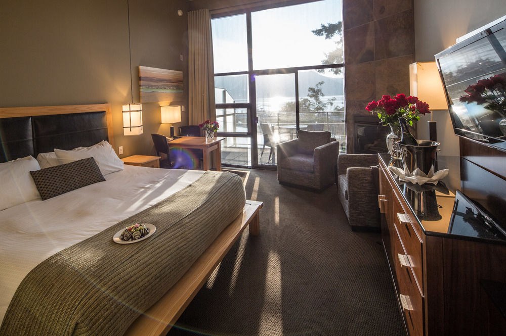 BRENTWOOD BAY LODGE & SPA