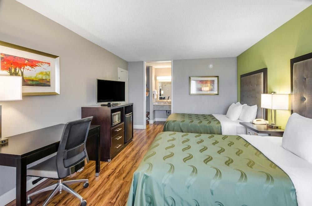 QUALITY INN ROANOKE AIRPORT photo 2