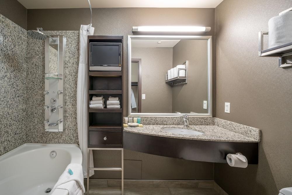 ACCLAIM HOTEL CALGARY AIRPORT photo 2