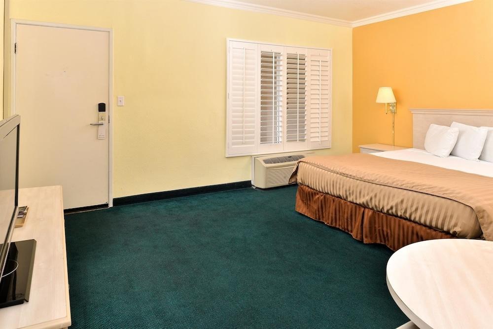 AMERICAS BEST VALUE INN ANAHEIM photo 2