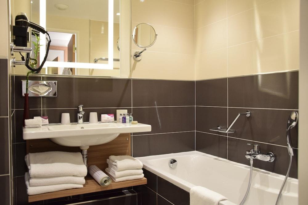 Crowne Plaza Lyon - Cité Internationale by IHG photo 4