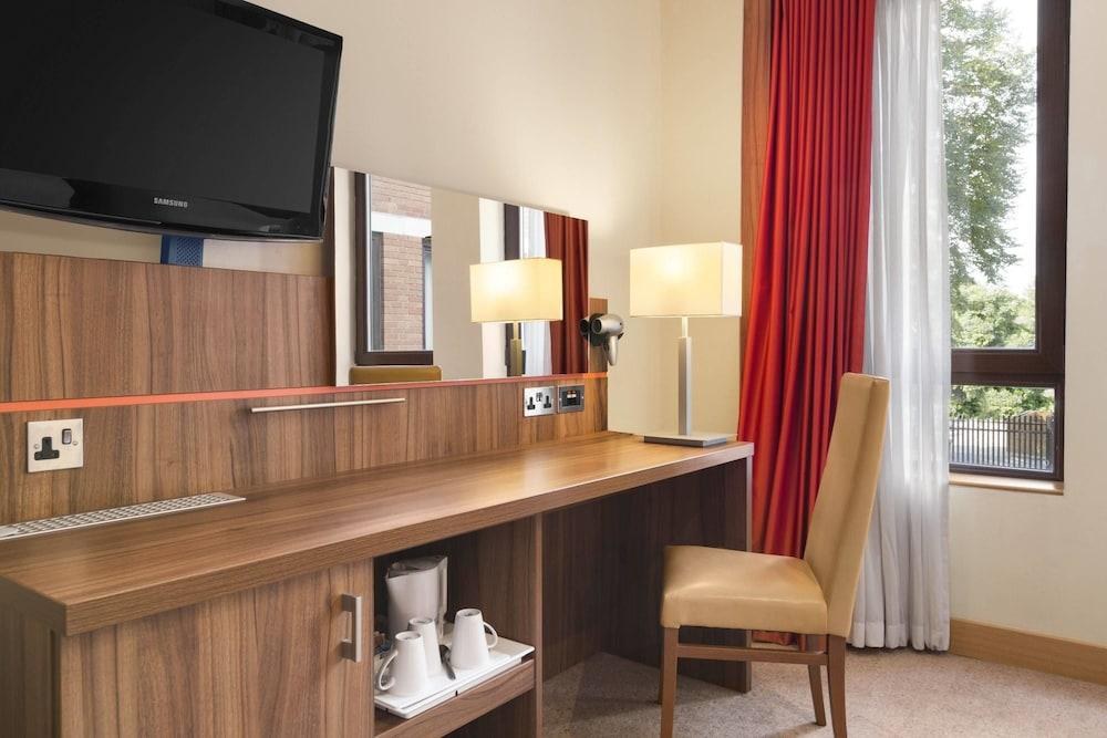 RAMADA HOUNSLOW photo 1