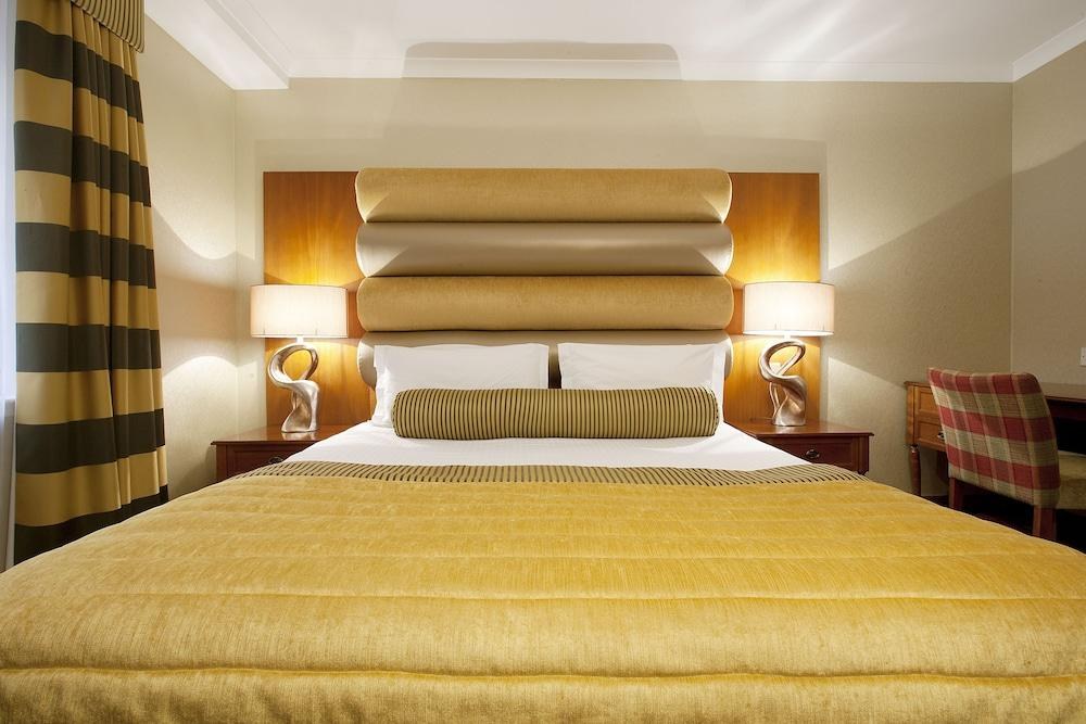 CARLTON GEORGE HOTEL