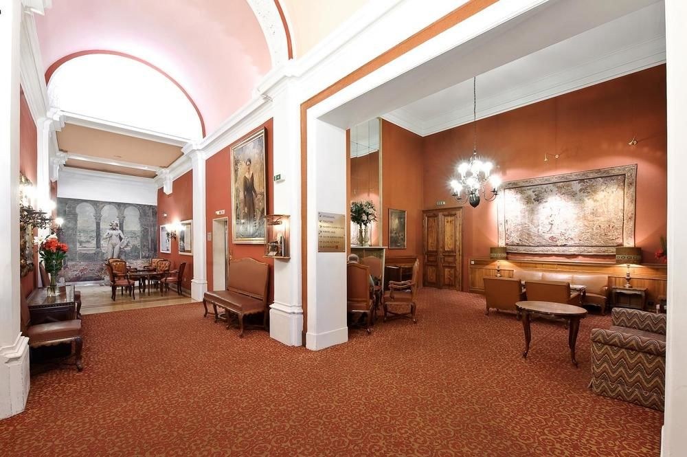 REGINA HOTEL
