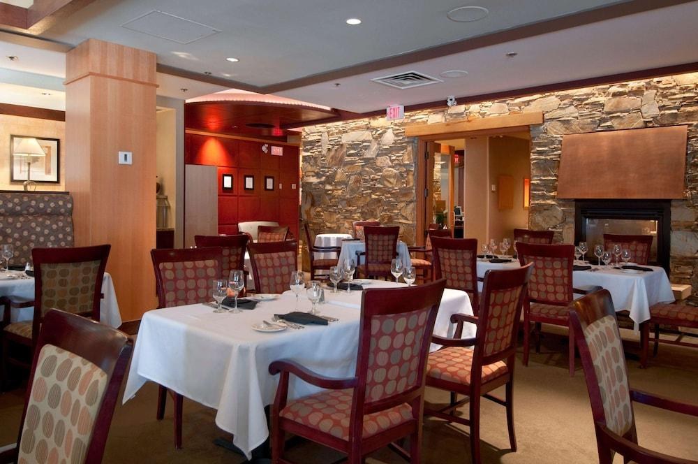 HILTON WHISTLER RESORT & SPA photo 4