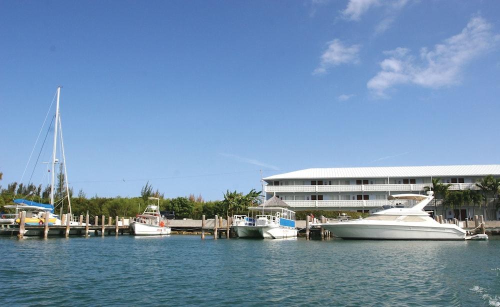 FLAMINGO BAY HOTEL & MARINA photo 2