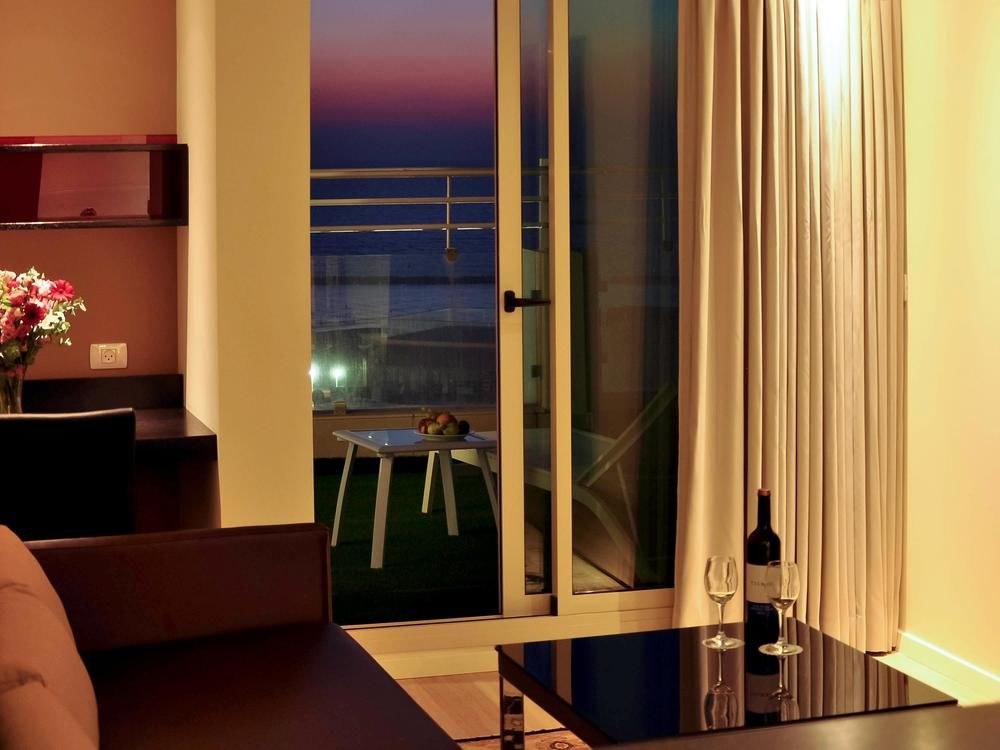 BY 14 TLV HOTEL