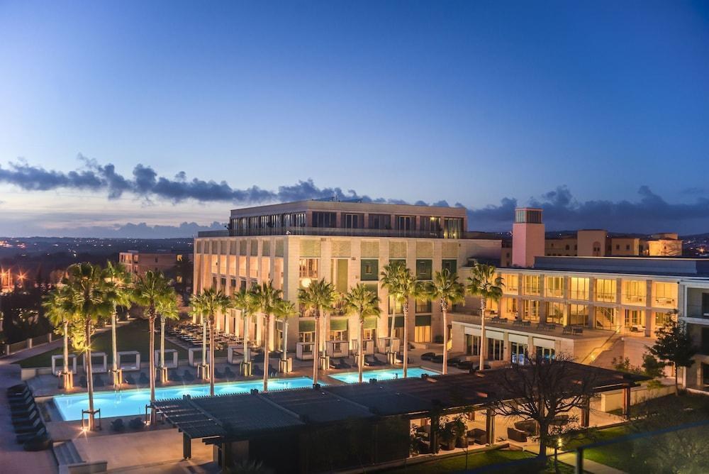 Victoria Golf Resort and Spa photo 1