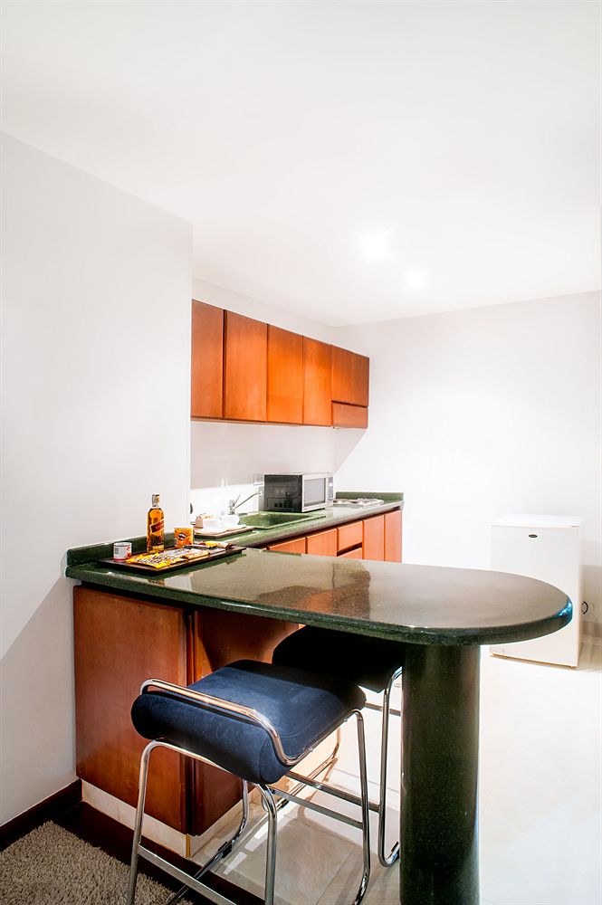 RICHMOND SUITES HOTEL photo 1