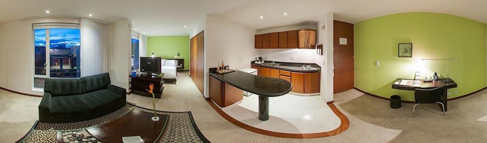 RICHMOND SUITES HOTEL photo 2