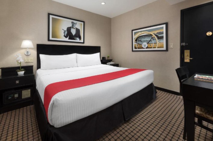 OYO HOTEL TIMES SQUARE photo 2