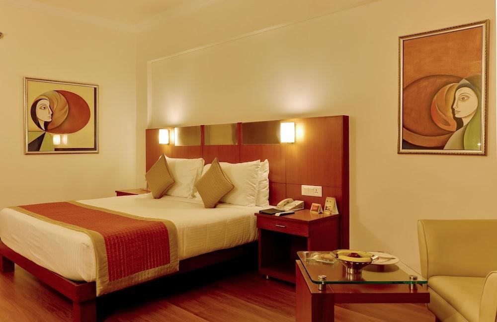 THE SURYAA NEW DELHI photo 2