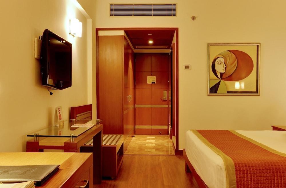 THE SURYAA NEW DELHI photo 3