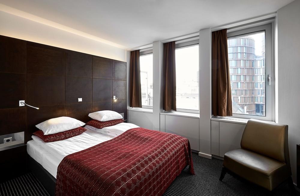 HOTEL THE SQUARE photo 3