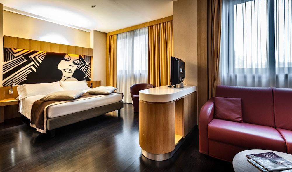 Crowne Plaza Milan City by IHG photo 2