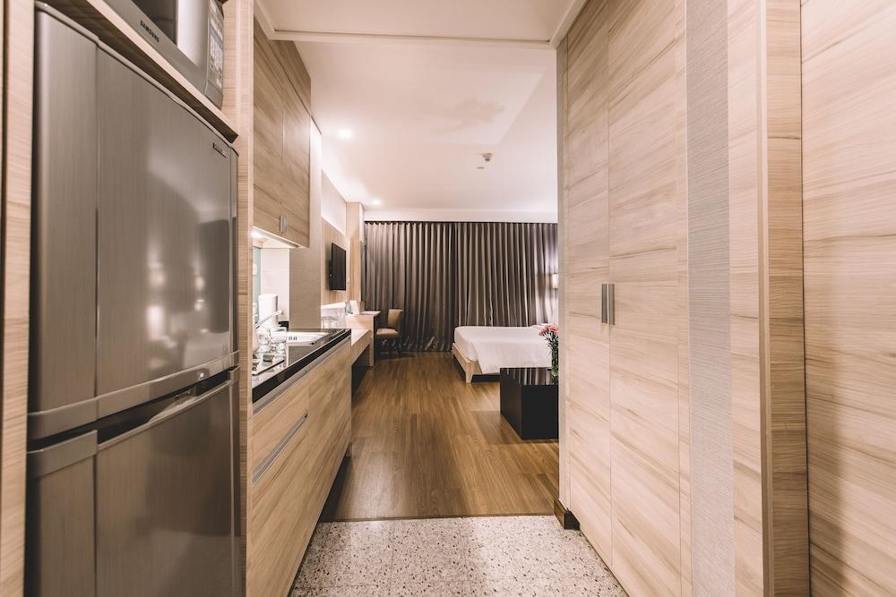 ADELPHI SUITES BANGKOK photo 2