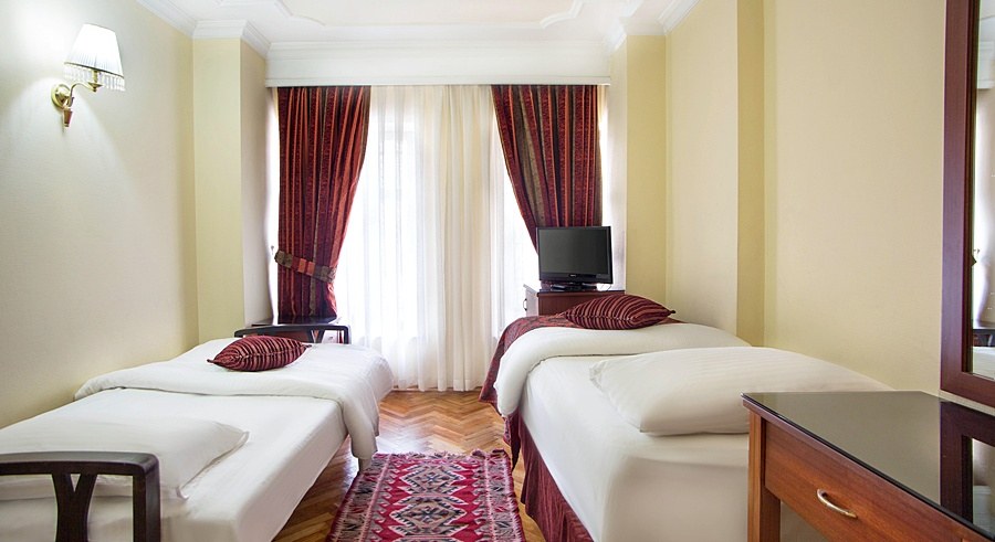 HOTEL AMBER photo 2