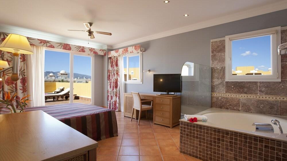 HOTEL ZIMBALI PLAYA photo 2