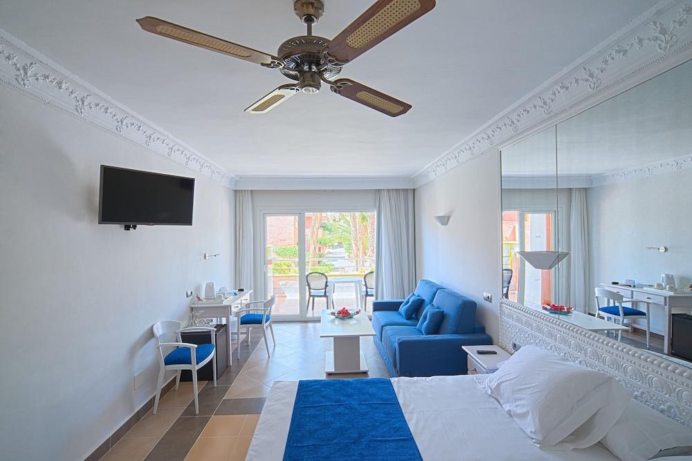 HOTEL PLAYACAPRICHO photo 2