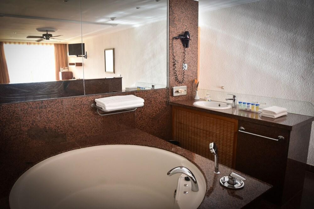 HOTEL PLAYACAPRICHO photo 3