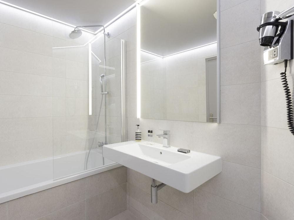 HOTEL THE ORIGINALS TORCY CODALYSA photo 4