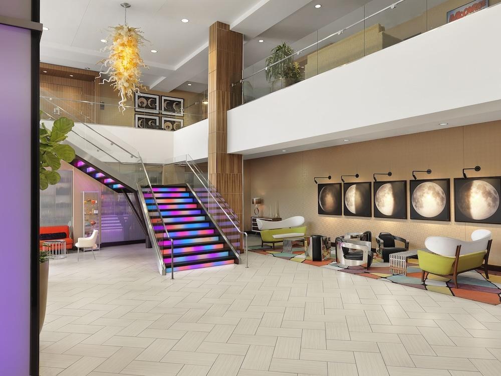 MOONRISE HOTEL photo 2