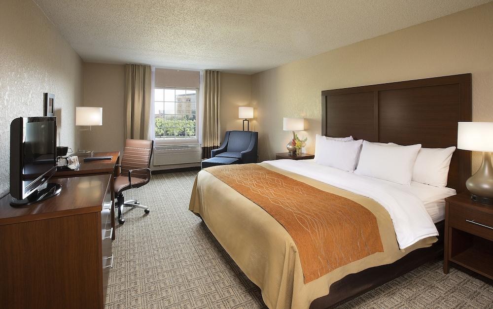 COMFORT INN WESTPORT photo 2