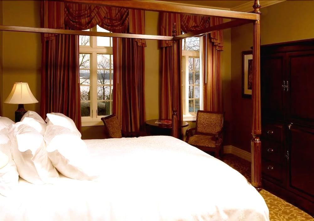 RIVER INN OF HARBOR TOWN photo 2