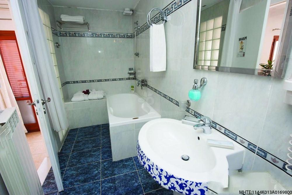 THEOXENIA BOUTIQUE HOTEL photo 2