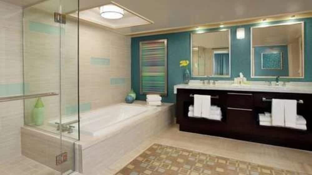 THE MIRAGE RESORT AND CASINO photo 3